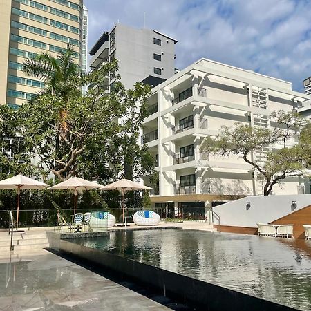 Floral Court Hotel & Residence Sukhumvit 13 방콕 외부 사진