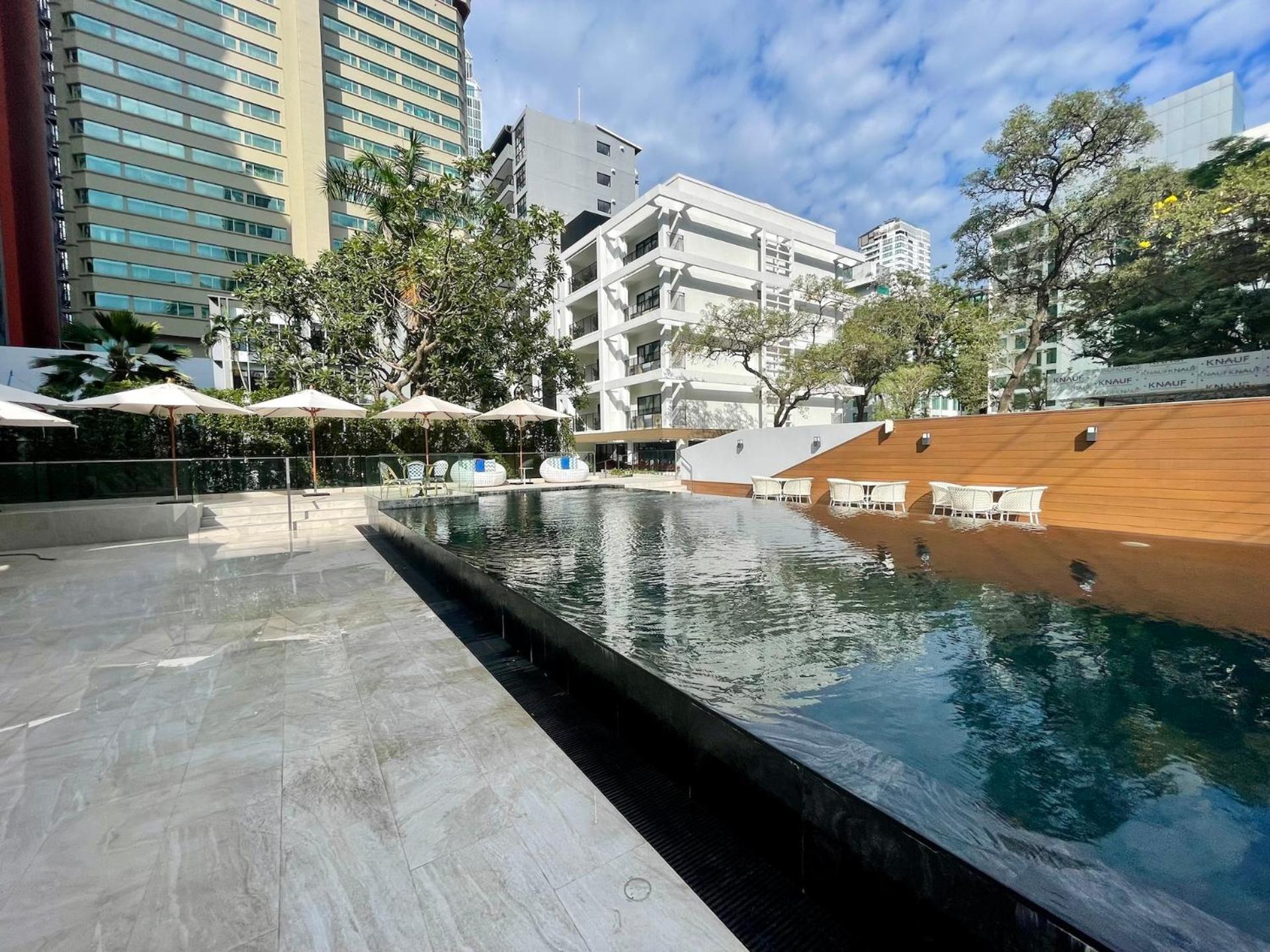 Floral Court Hotel & Residence Sukhumvit 13 방콕 외부 사진