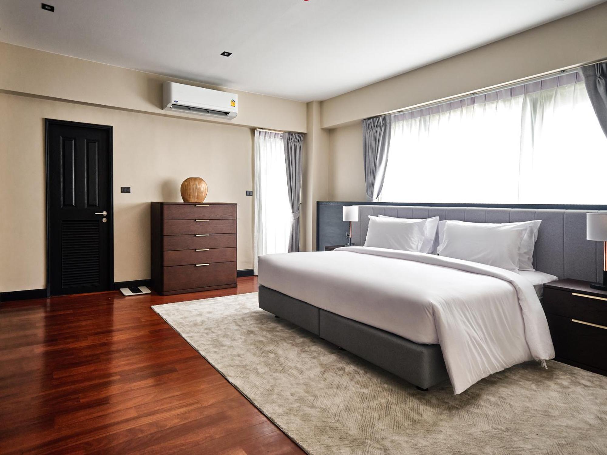 Floral Court Hotel & Residence Sukhumvit 13 방콕 외부 사진