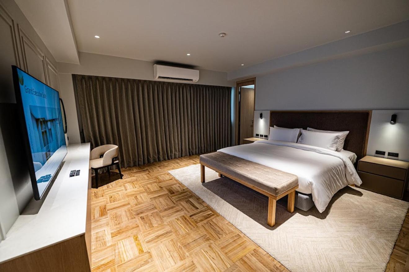 Floral Court Hotel & Residence Sukhumvit 13 방콕 외부 사진